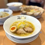 User's review image for 泡系しおとんこつラーメン べらしお 総本店