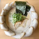 User's review image for 泡系しおとんこつラーメン べらしお 総本店