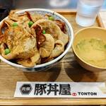 用户对于元祖豚丼屋 TONTON 船場センタービル10号館店的评论图