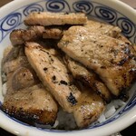 用户对于炭火焼豚丼 七凛茶屋坊ず的评论图