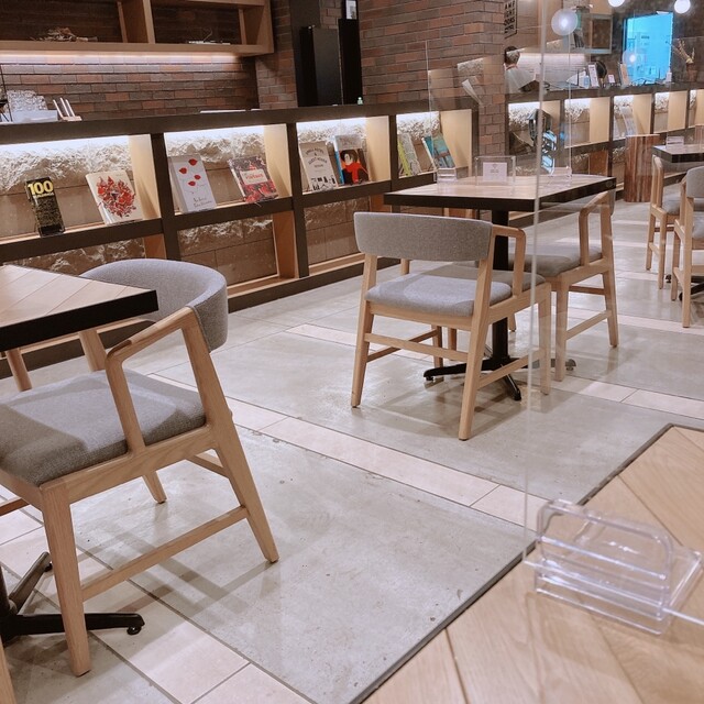 用戶對於LAMP LIGHT BOOKS CAFE的評論高清圖