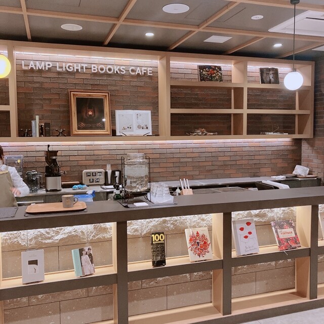 用戶對於LAMP LIGHT BOOKS CAFE的評論高清圖