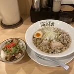 User's review image for 泡系しおとんこつラーメン べらしお 総本店