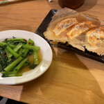 用户对于餃子酒場 ぴたり なんば店的评论图