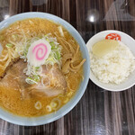 用户对于ラーメンさんぱち 平岡店的评论图