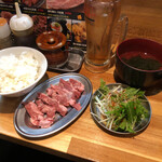 用戶對於肉問屋直営 食肉市場 とんちゃん焼肉 大王的評論圖