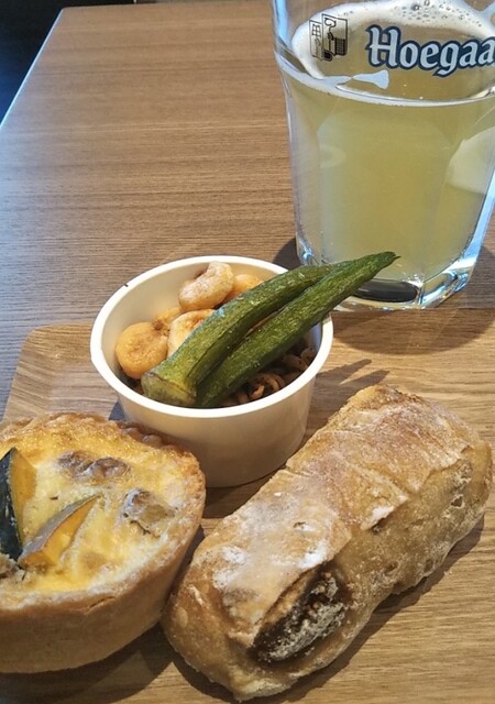 用户对于TSUTAYA BOOKSTORE SHARE LOUNGE MARUNOUCHI的评论高清图