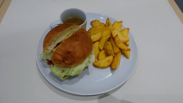 User's recommendation image for Whitely by Toriba Coffee 京都大丸店