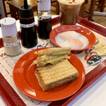 用户对于Ya Kun Kaya Toast 霞が関ビル店的评论图