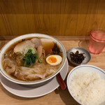 用户对于ワンタンメンの満月 三鷹店的评论图