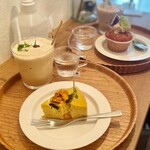 用户对于アンズトモモ的评论图