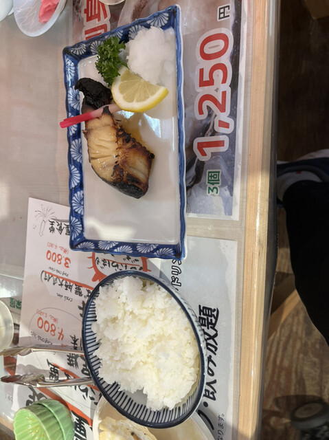 用户对于函館朝市 栄屋 よさこい食堂的评论高清图
