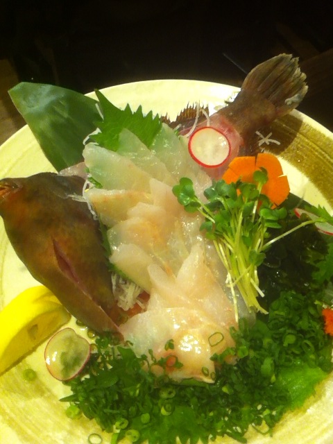 用户对于魚と旬菜と日本酒　炙りのどまん中的评论高清图