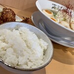 User's review image for 泡系しおとんこつラーメン べらしお 総本店
