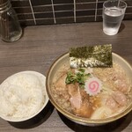 用户对于中華そば かみなり雲呑的评论图