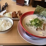 User's review image for 泡系しおとんこつラーメン べらしお 総本店