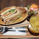 用户对于WHIZ CAFE的评论图