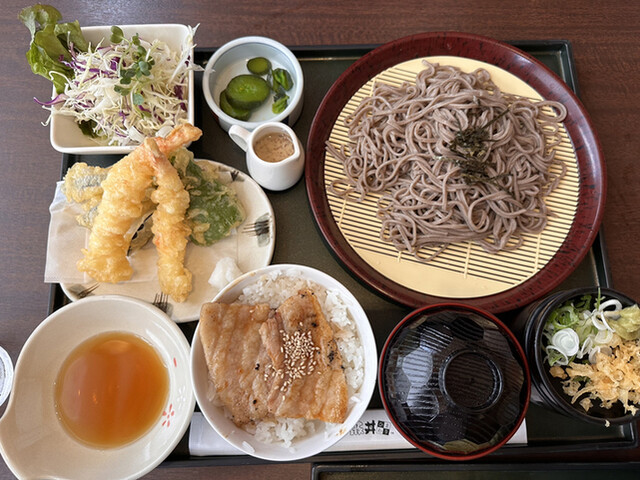 用户对于レストランひまわり イーストモール店的评论高清图