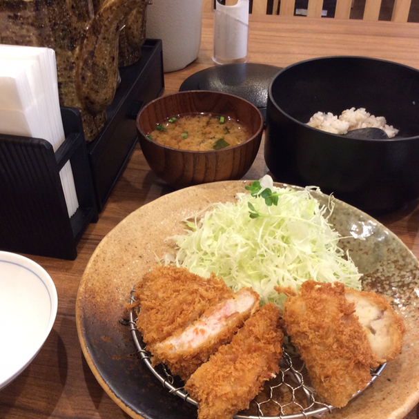 用户对于かつかつとんとん的评论图