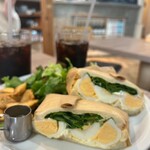 用戶對於EVERYONEs CAFE的評論圖