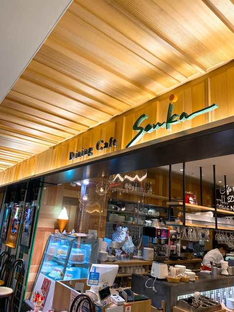 用户对于ダイニングカフェSenka 福岡空港店的评论图