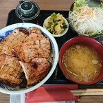 用户对于炭火焼豚丼 七凛茶屋坊ず的评论图
