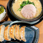 用戶對於横浜家系ラーメン 極豚家的評論圖