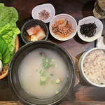 用户对于韓国スープ定食 ピニョ食堂的评论图