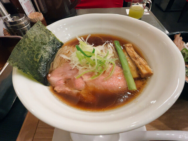 サッポロ ラーメン ハチ的实拍高清图