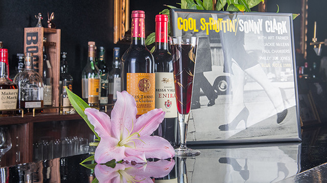 バー クラ クラ的实拍高清图