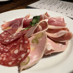 Pizzeria Bar Trico 新橋本店的实拍图