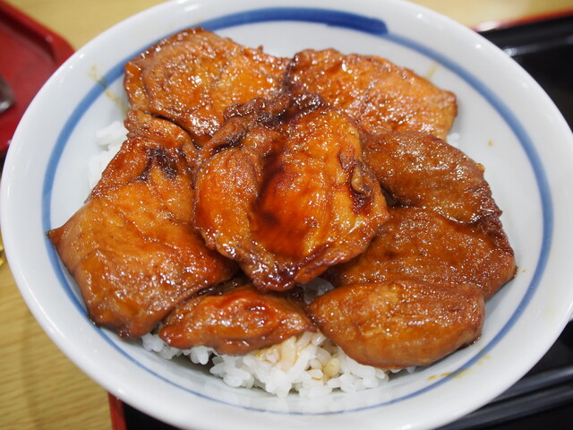 ぶた丼のとん田的实拍高清图