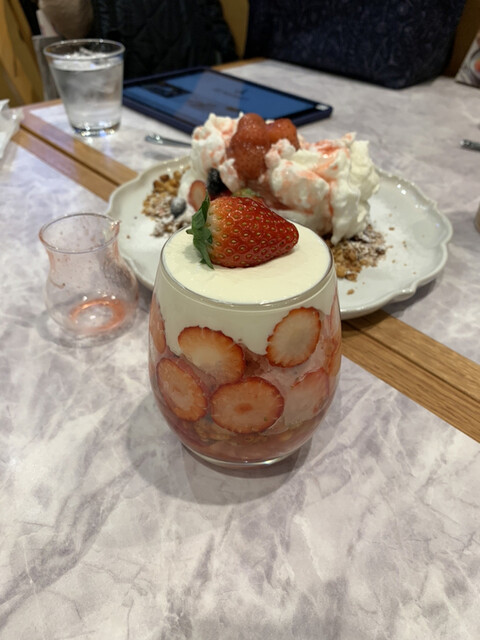 recommendations image for 菓子と喫茶 SIROYA