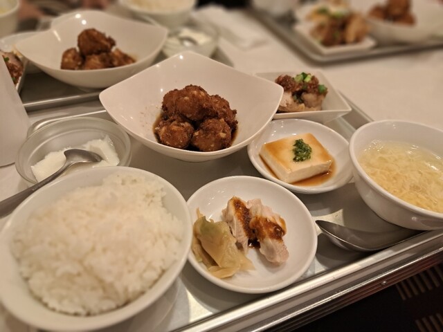 伯爵の肉団子 新宿御苑店的实拍高清图