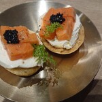 鶏部長と豚課長的实拍图