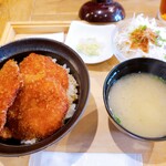 新潟カツ丼 タレカツ 神保町すずらん通り店的实拍图