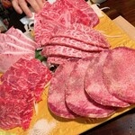 肉ダイニング 暴れ牛 新宿三丁目店的實拍圖