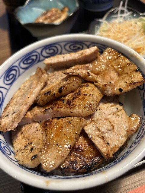 炭火焼豚丼 七凛茶屋坊ず的实拍高清图