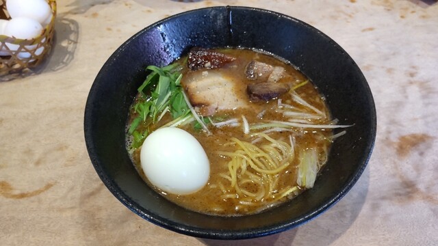 俺の創作らぁめん 極や 神田 神保町店的實拍高清圖