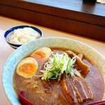 マルエス食堂的实拍图