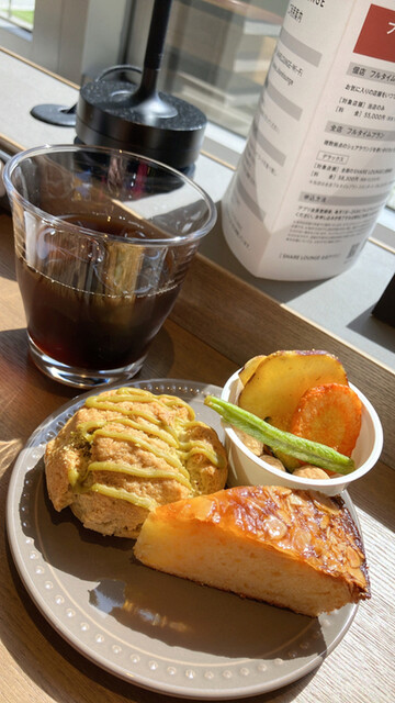 TSUTAYA BOOKSTORE SHARE LOUNGE MARUNOUCHI的实拍高清图