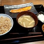炭火焼干物定食 しんぱち食堂 エミオ田無店的實拍圖