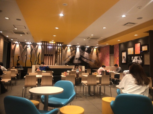 マクドナルド 外環勧修寺店的实拍高清图