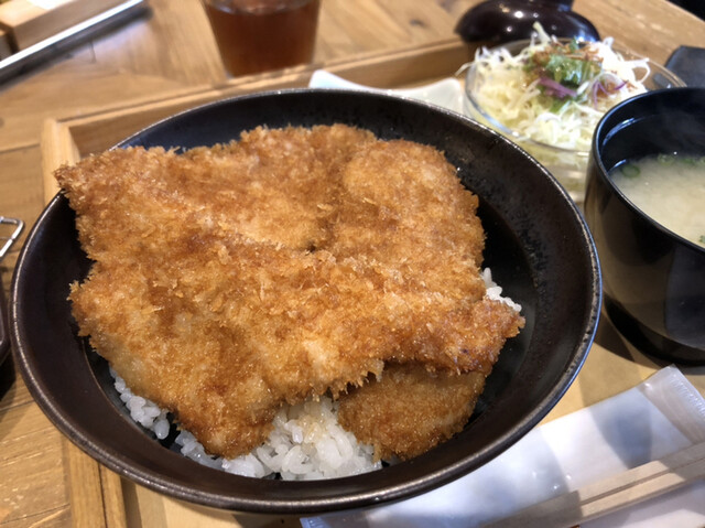 新潟カツ丼 タレカツ 神保町すずらん通り店的实拍高清图