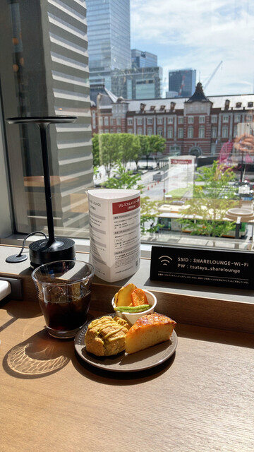 TSUTAYA BOOKSTORE SHARE LOUNGE MARUNOUCHI的实拍高清图