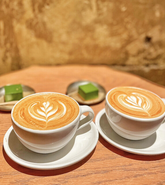 ブルーボトルコーヒー 京都六角カフェ的实拍高清图
