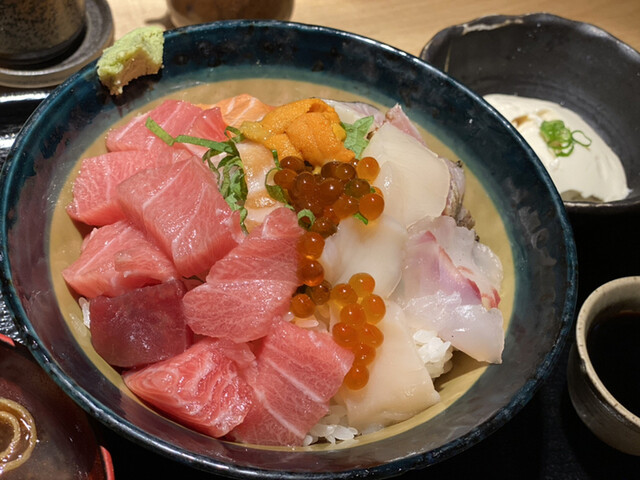魚場 春夏秋冬的實拍高清圖