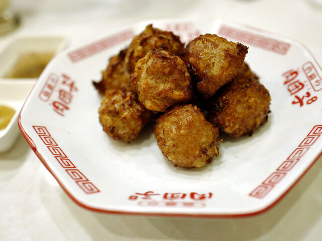 伯爵の肉団子 新宿御苑店的实拍高清图