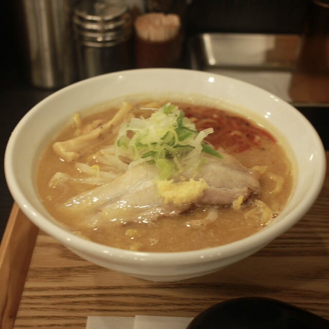 サッポロ ラーメン ハチ的实拍高清图