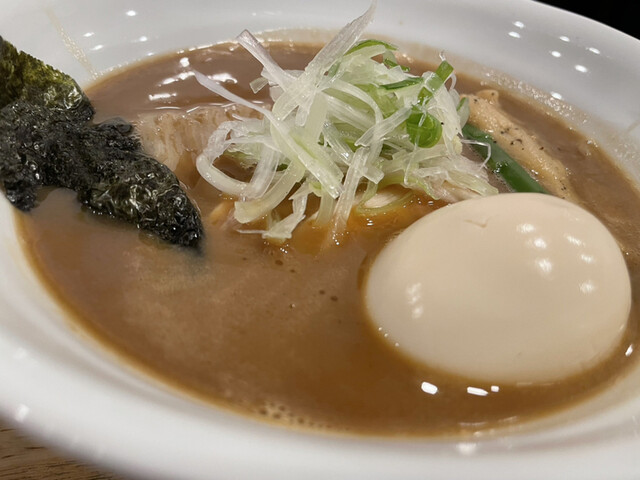 サッポロ ラーメン ハチ的实拍高清图